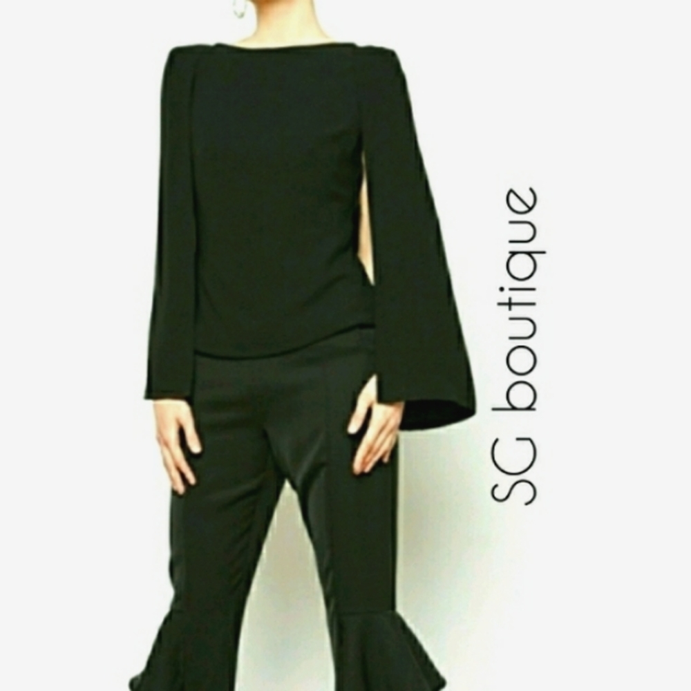 🆕⭐ Black cape sleeve top⭐